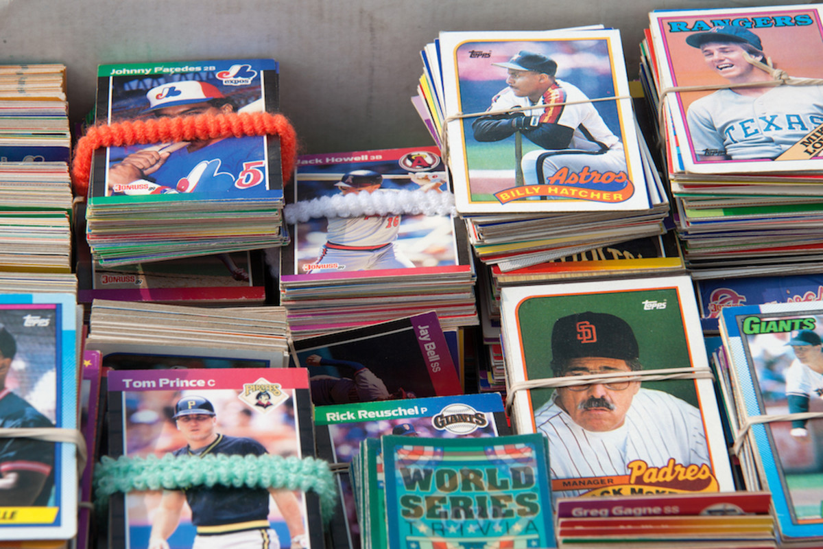 Baseball card and sports memorabilia show calendar - Sports Collectors