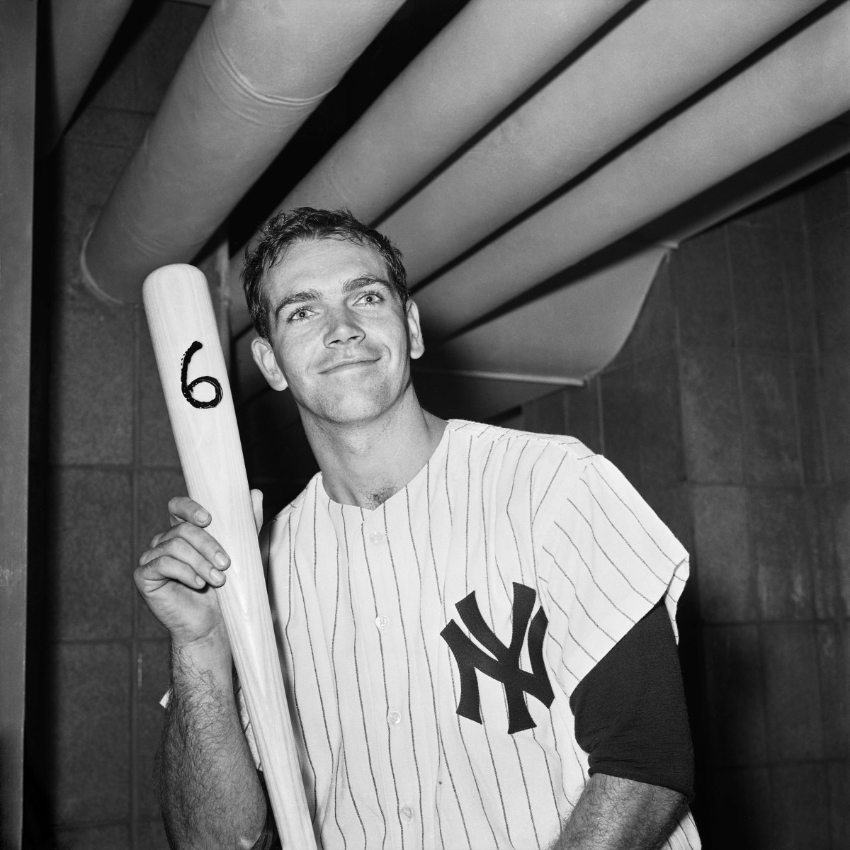 After Game 3, Bobby Richardson displays bat marked to represent his six-RBI game. Photo: Bettmann/Getty Images