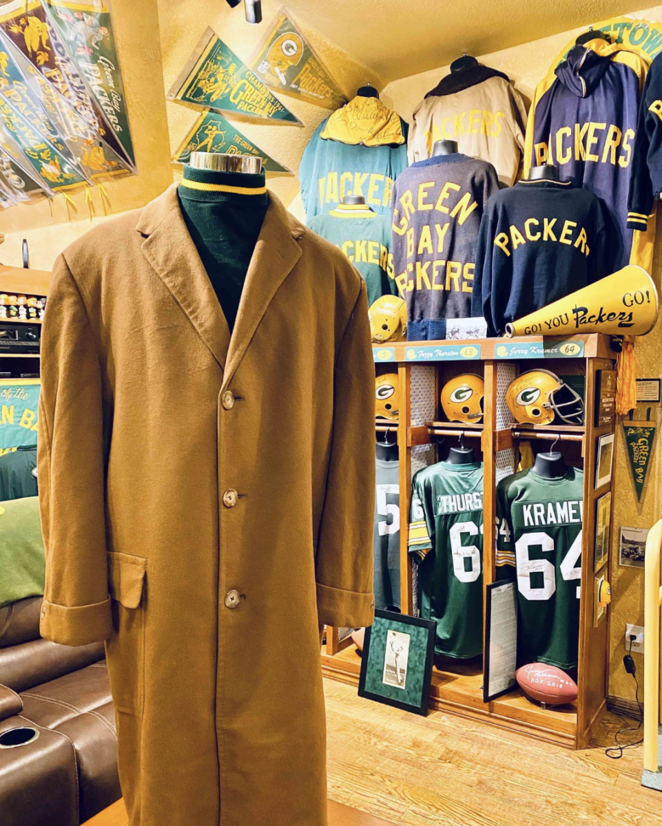 Lambeau's trophy, Lombardi's coat going up for auction