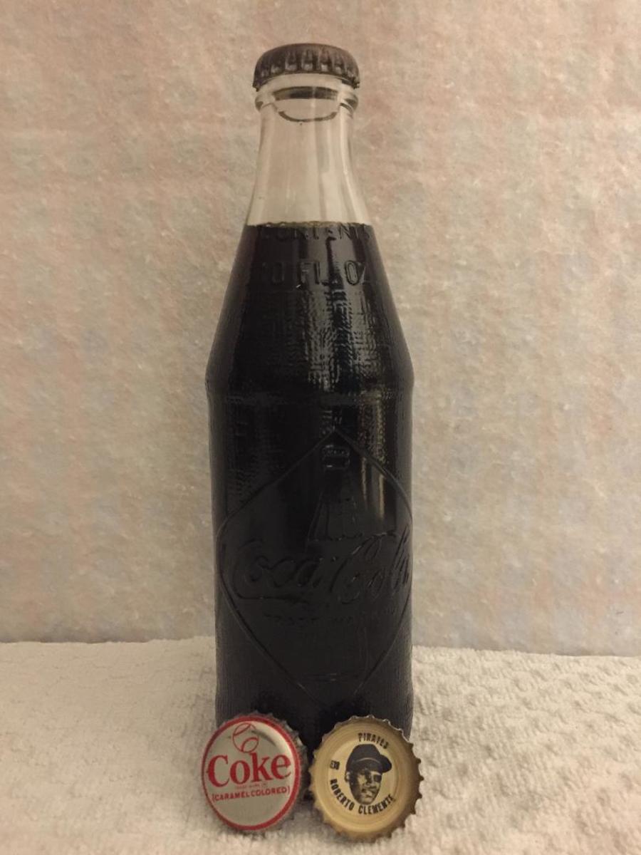 1967 Coke bottle caps featuring Roberto Clemente.