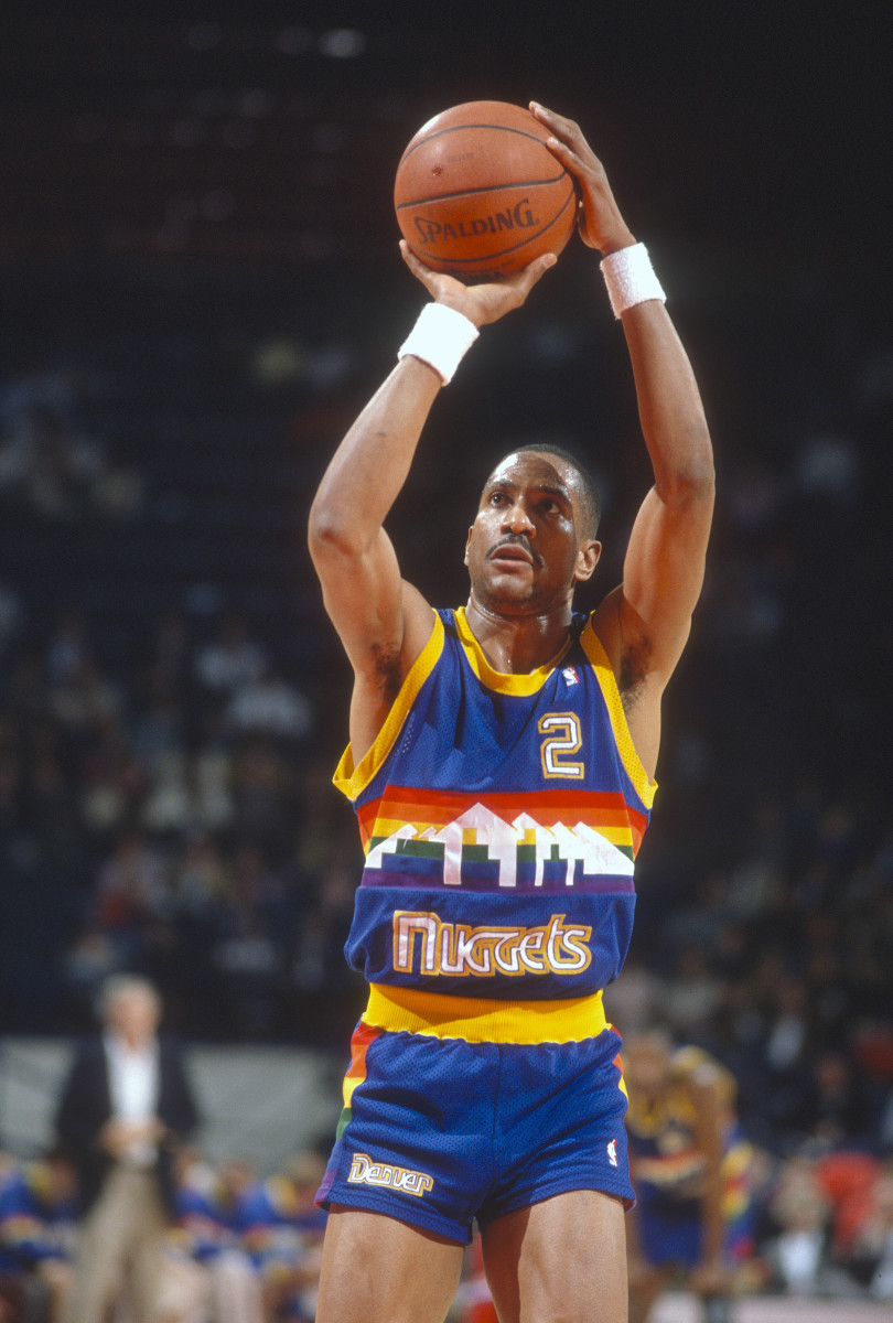 Alex English averaged 21.5 points per game over his 15-year NBA career.