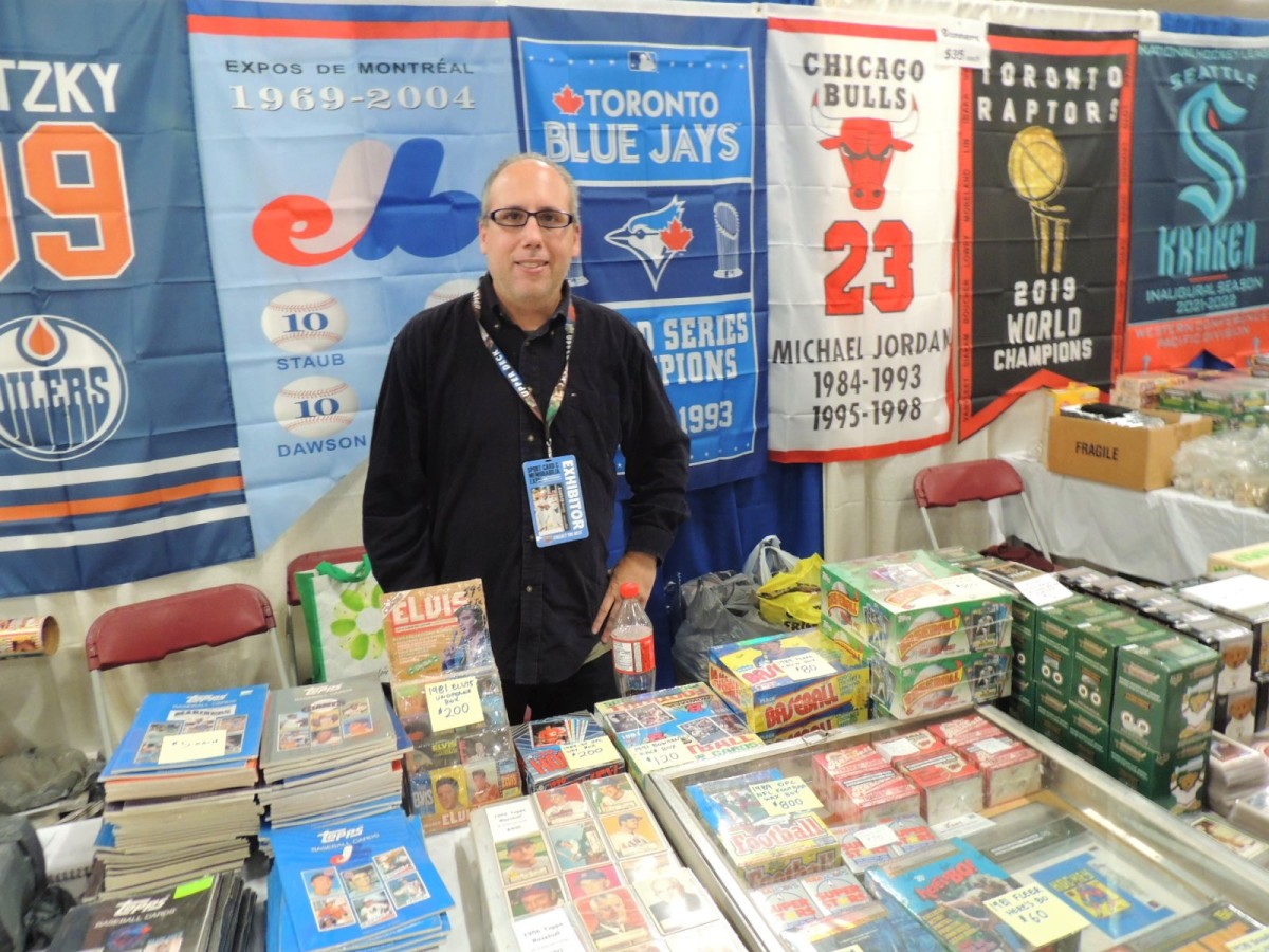 Longtime dealer Elliott Frankl at the Toronto Sport Card & Memorabilia Expo.