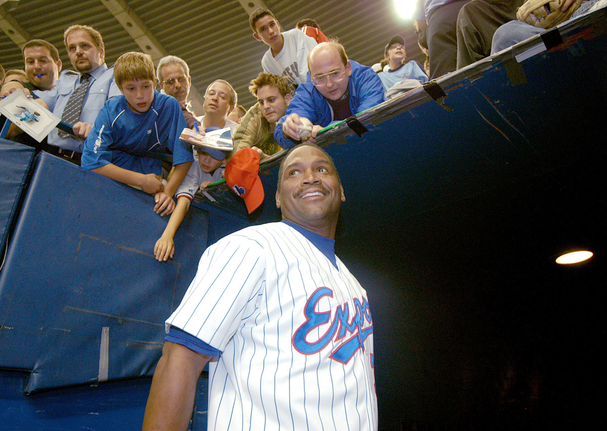 Former Expo great Tim Raines signs autographs prior to Montreal’s last home gain at Olympic Stadium in 2004.
