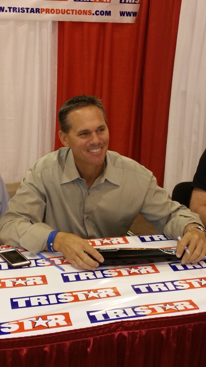 Baseball Hall of Famer Craig Biggio signs autographs at a Tristar show.