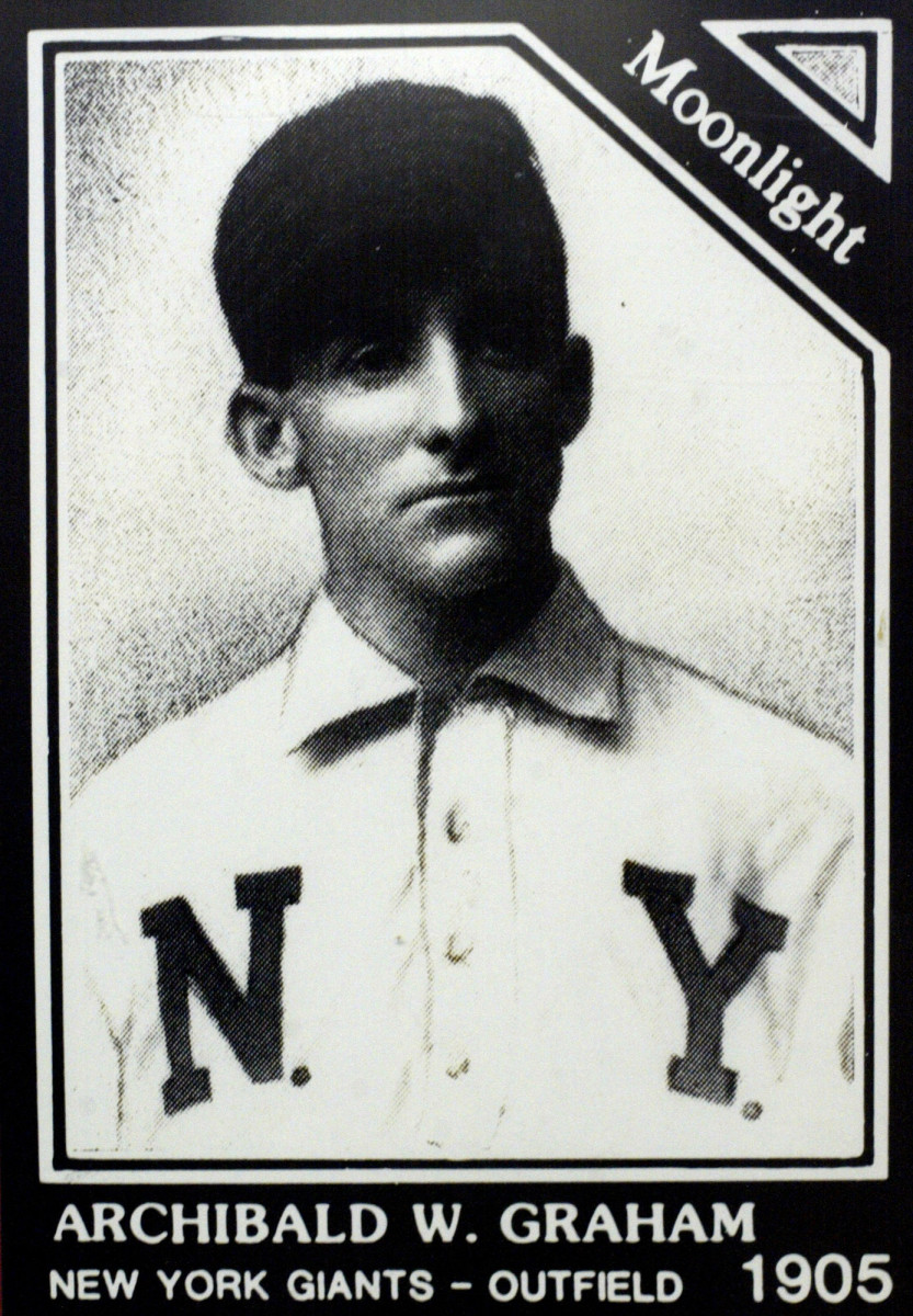 1905 baseball card of Archibald "Moonlight" Graham.