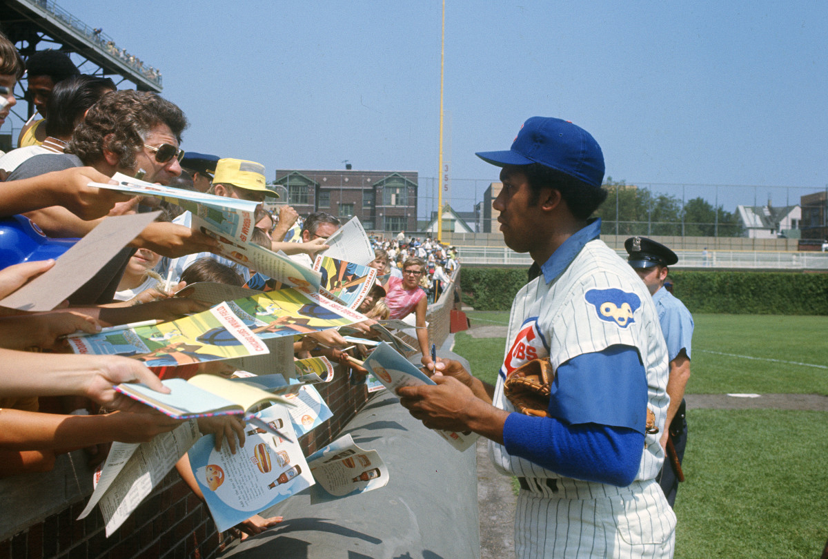 Hall of Famer Fergie Jenkins still gets a kick out of signing autographs -  Sports Collectors Digest