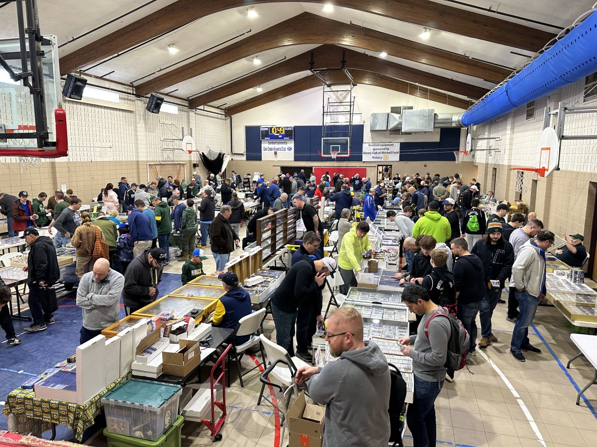 Wisconsin card show big hit thanks to Salvation Army Sports