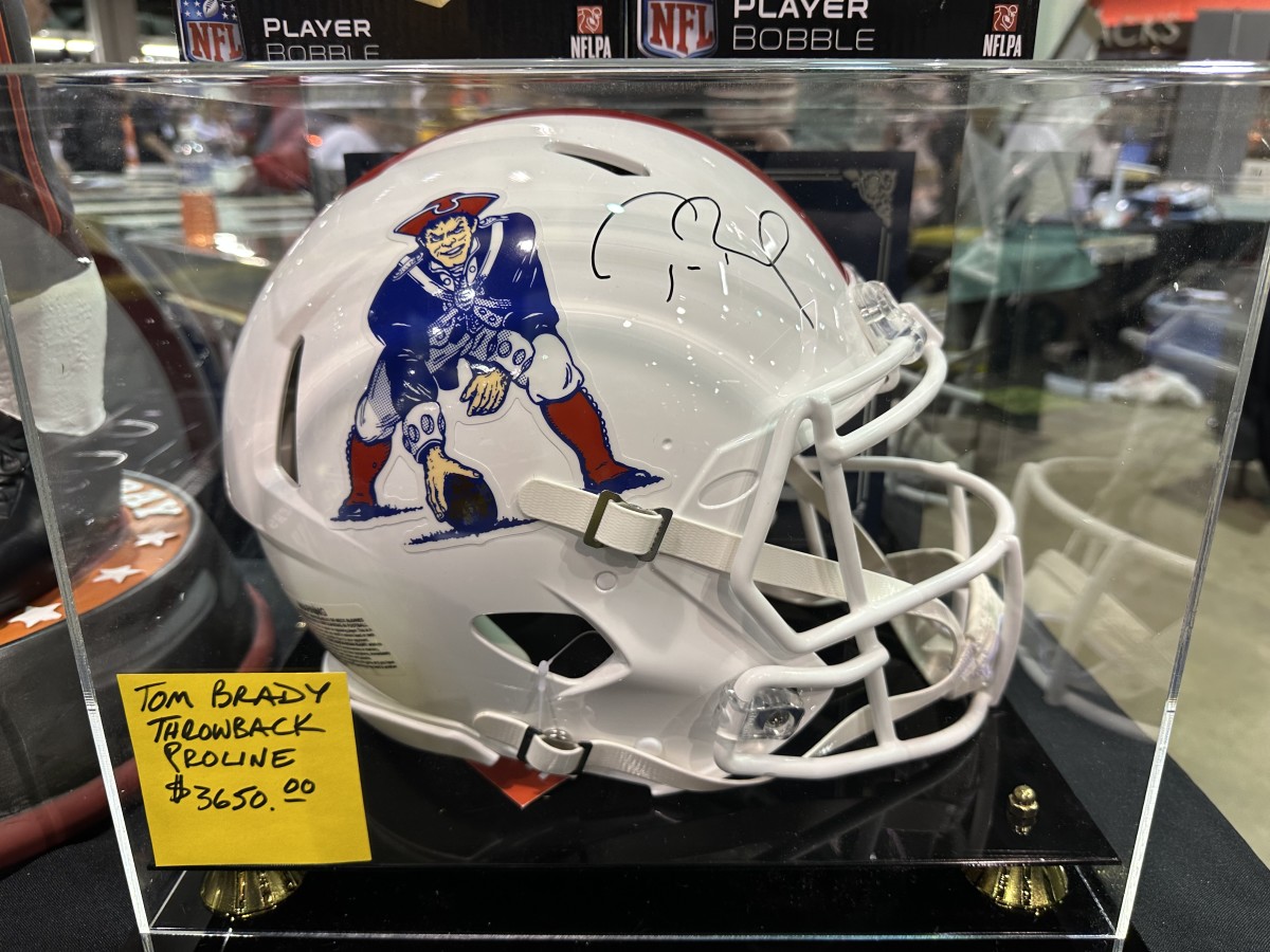 Tom Brady New England Patriots Signed Mini Helmet Mounted Memories COA –