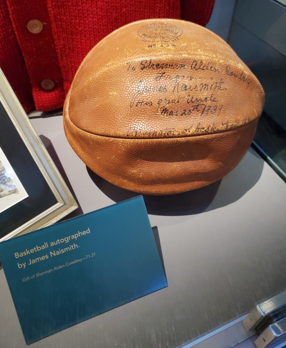 SWISH! Naismith Basketball Hall of Fame celebrates history of game, big hit  with hoop fans - Sports Collectors Digest