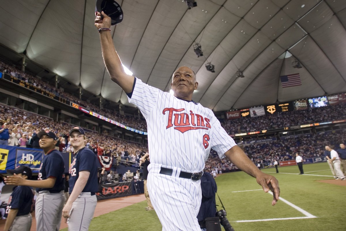 Tony Oliva waves to Twins fans prior to a 2007 game at the Metrodome.