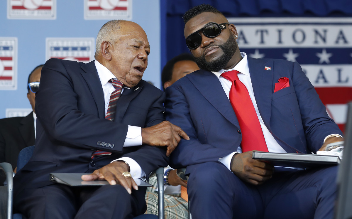 Tony Oliva and David Ortiz chat during the 2022 Baseball Hall of Fame inductions.