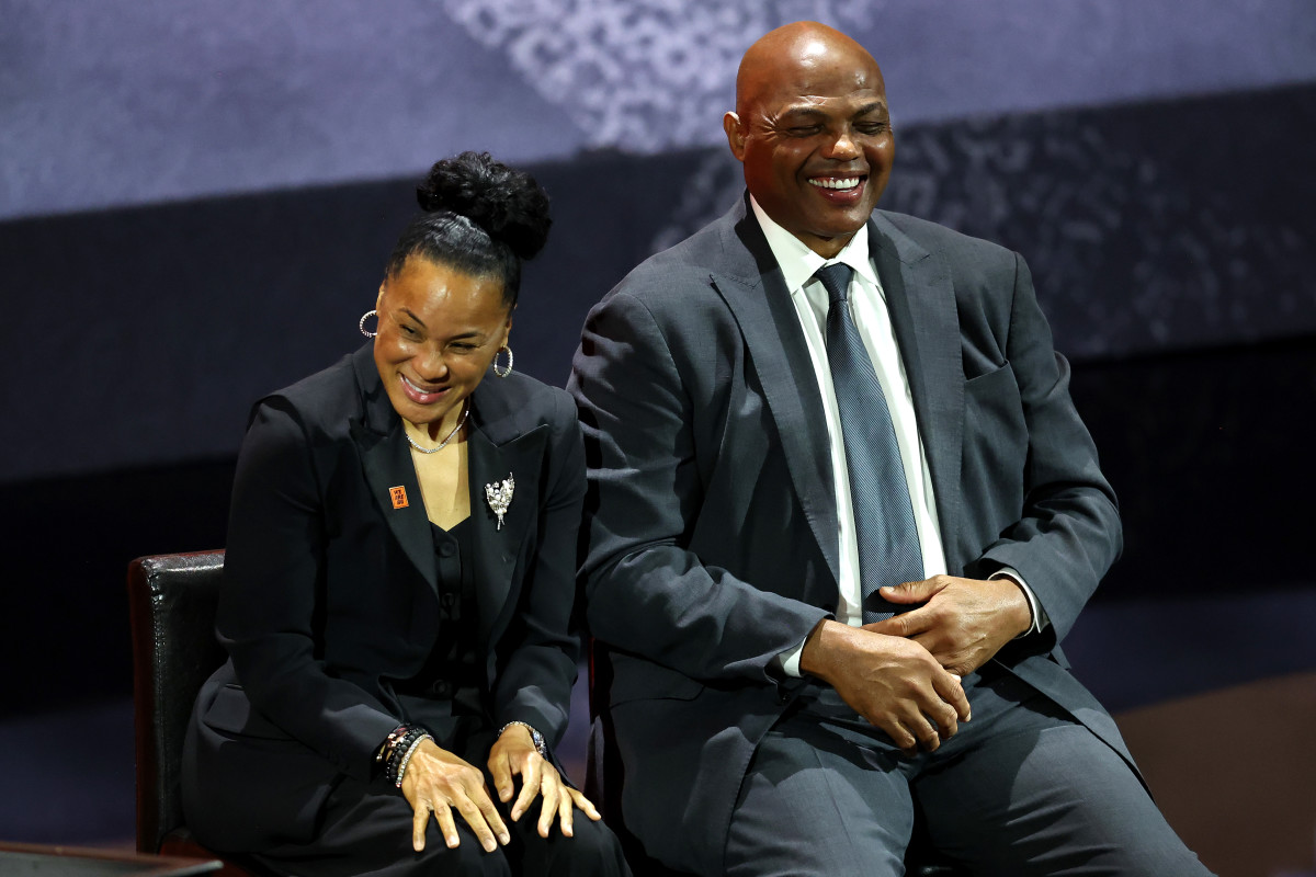 Charles Barkley and Dawn Staley during the 2022 Naismith Memorial Basketball Hall of Fame Class of 2022 inductions.
