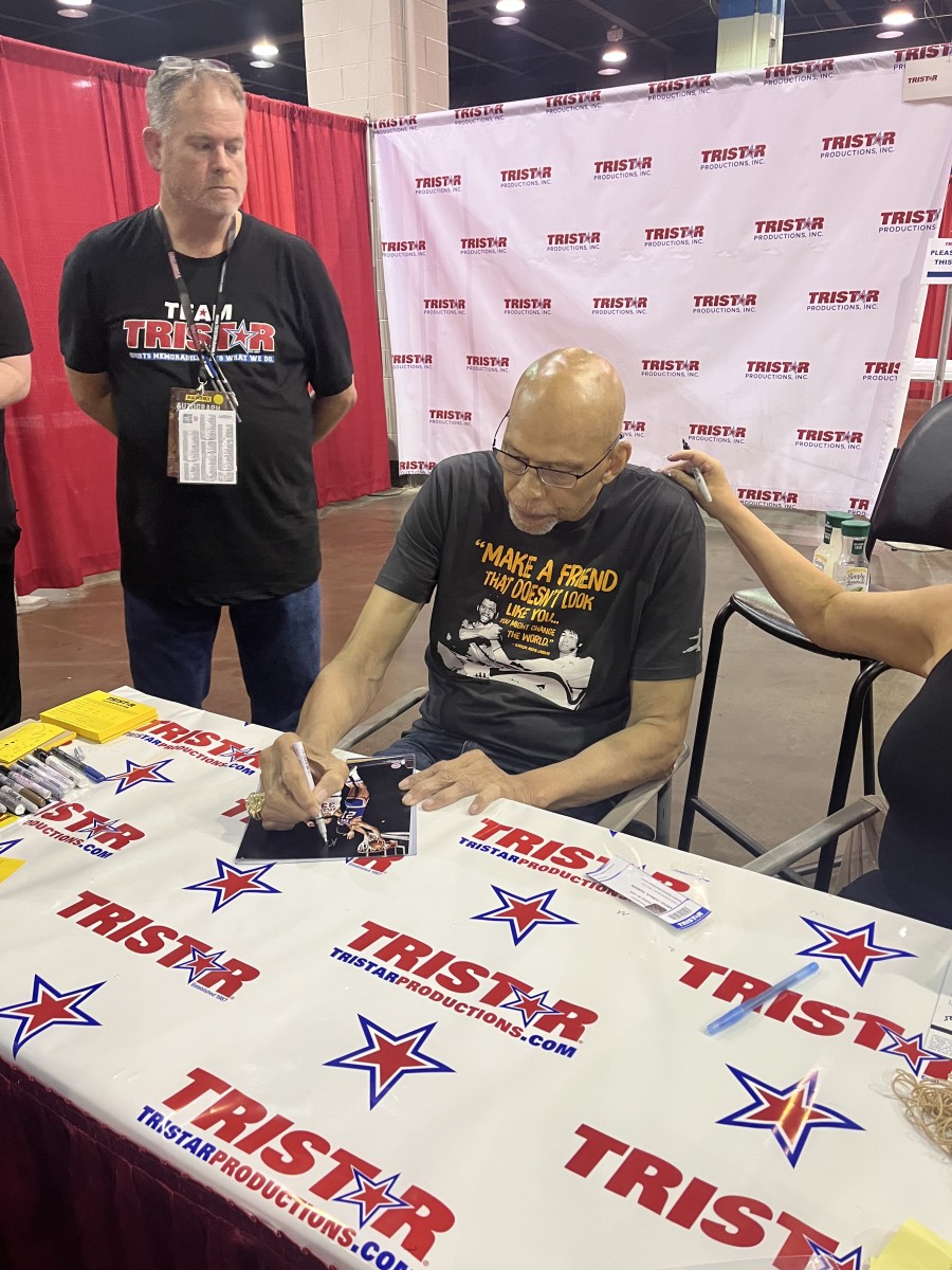 Kareem abdul jabbar selling on sale memorabilia