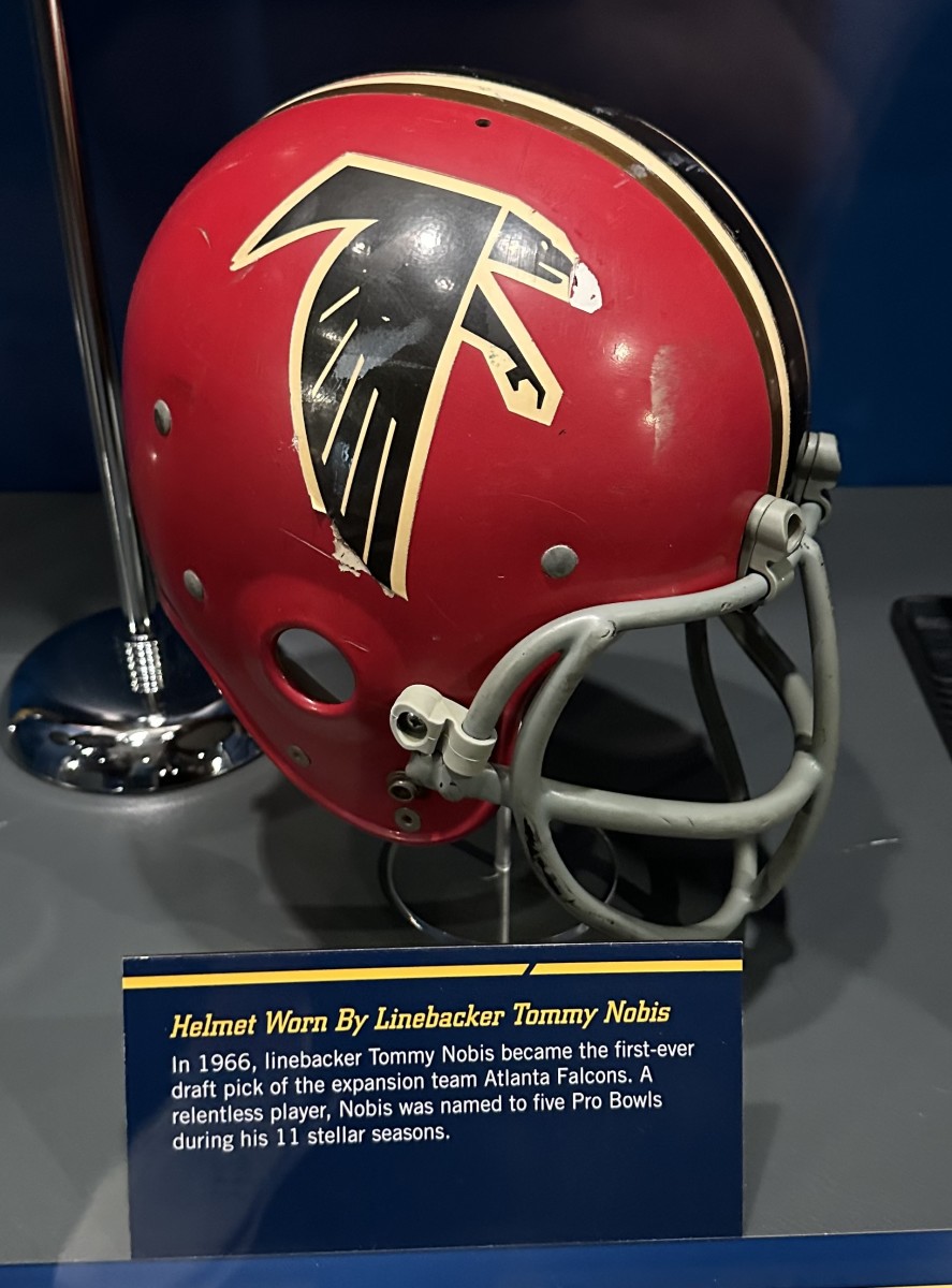 Celebrating NFL history at the Pro Football Hall of Fame - Sports