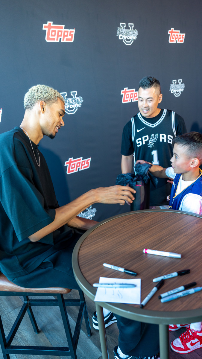 NBA Rookie Victor Wembanyama Meets Collectors At Special Fanatics ...