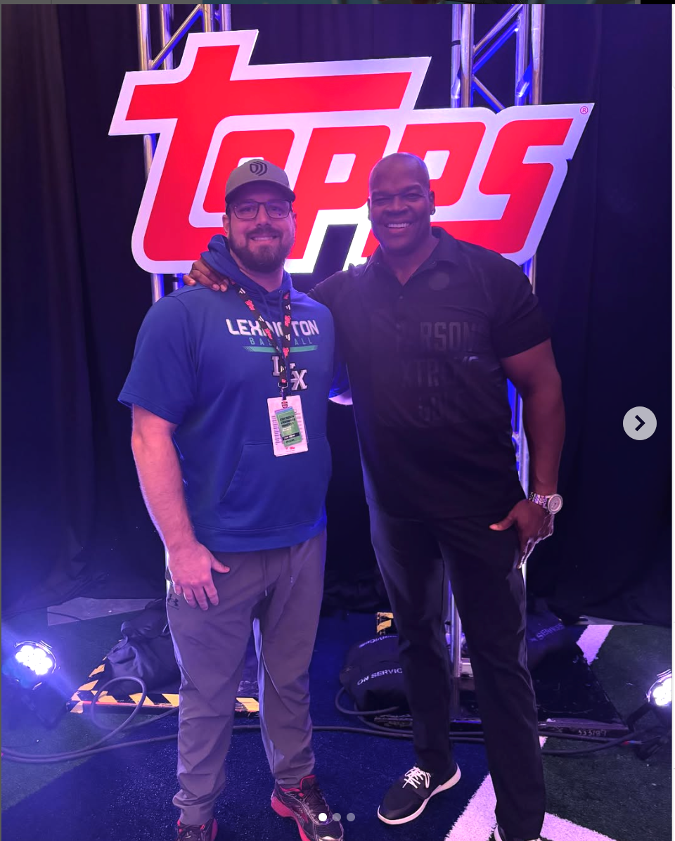 Former MLB pitcher and collector J.J. Hoover with baseball Hall of Famer Frank Thomas at the Topps Summit. 
