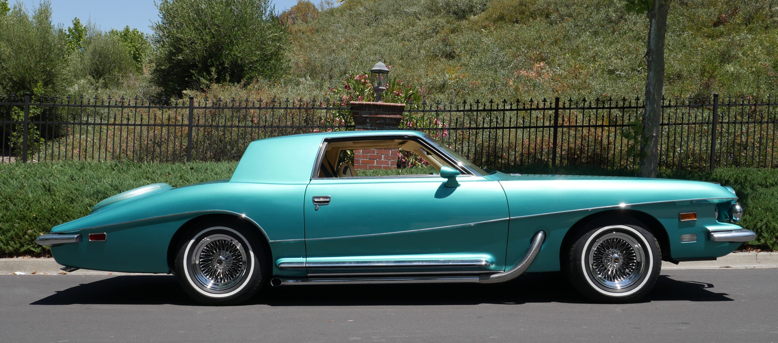Willie Mays custom-made 1977 Stutz Blackhawk VI. 