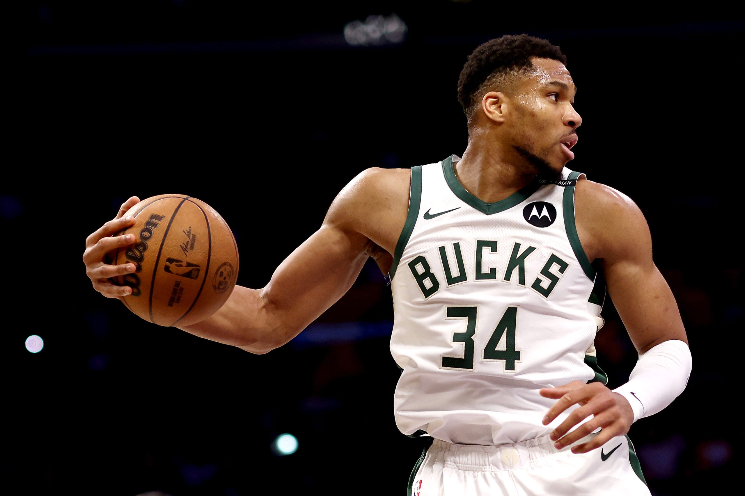 NBA superstar Giannis Antetokounmpo and his three hoops-playing brothers are scheduled to sign autographs at The National in Chicago. 