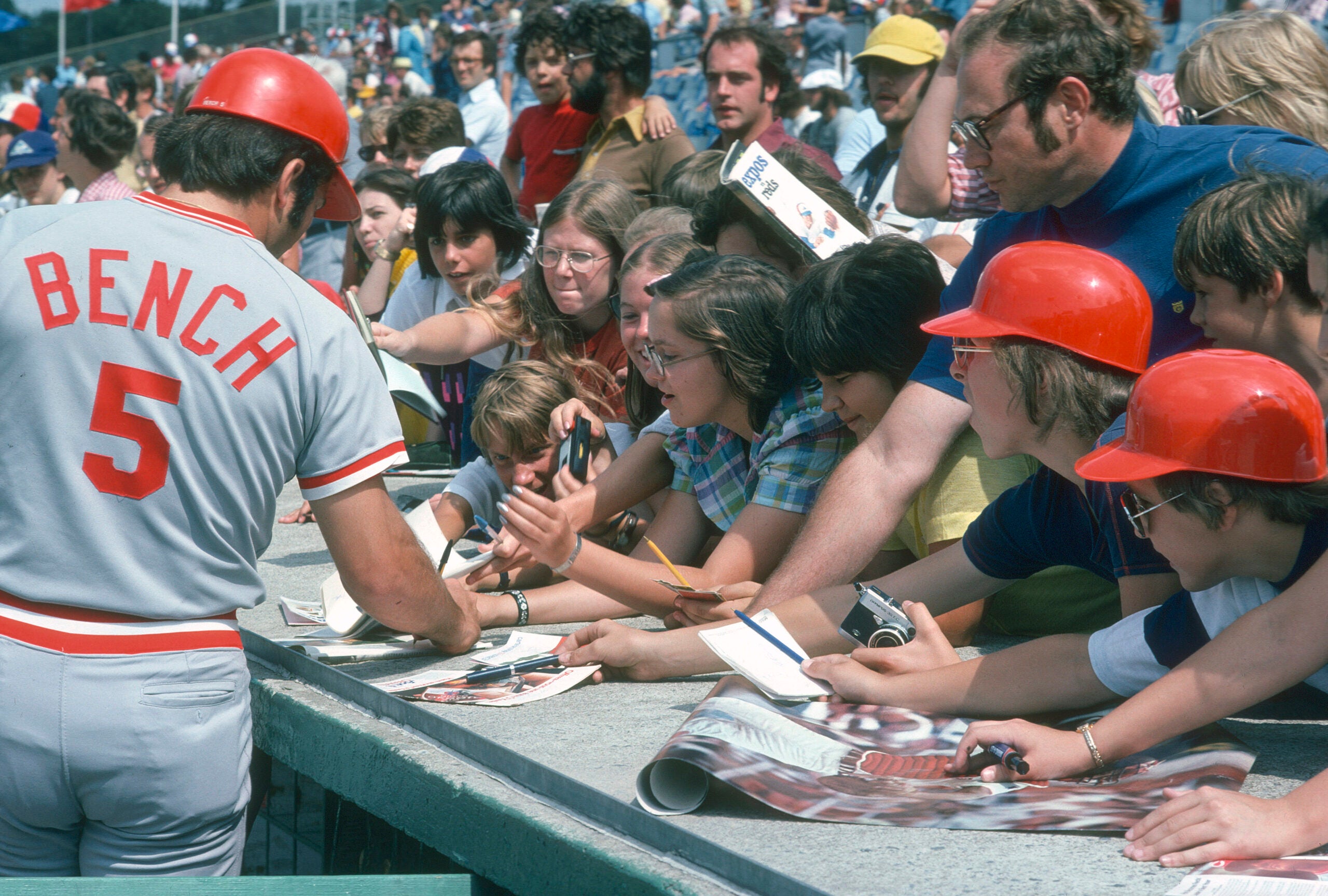 Cincinnati Reds catcher Johnny Bench signs autographs during spring training in Daytona Beach, Fla. in 1979. 