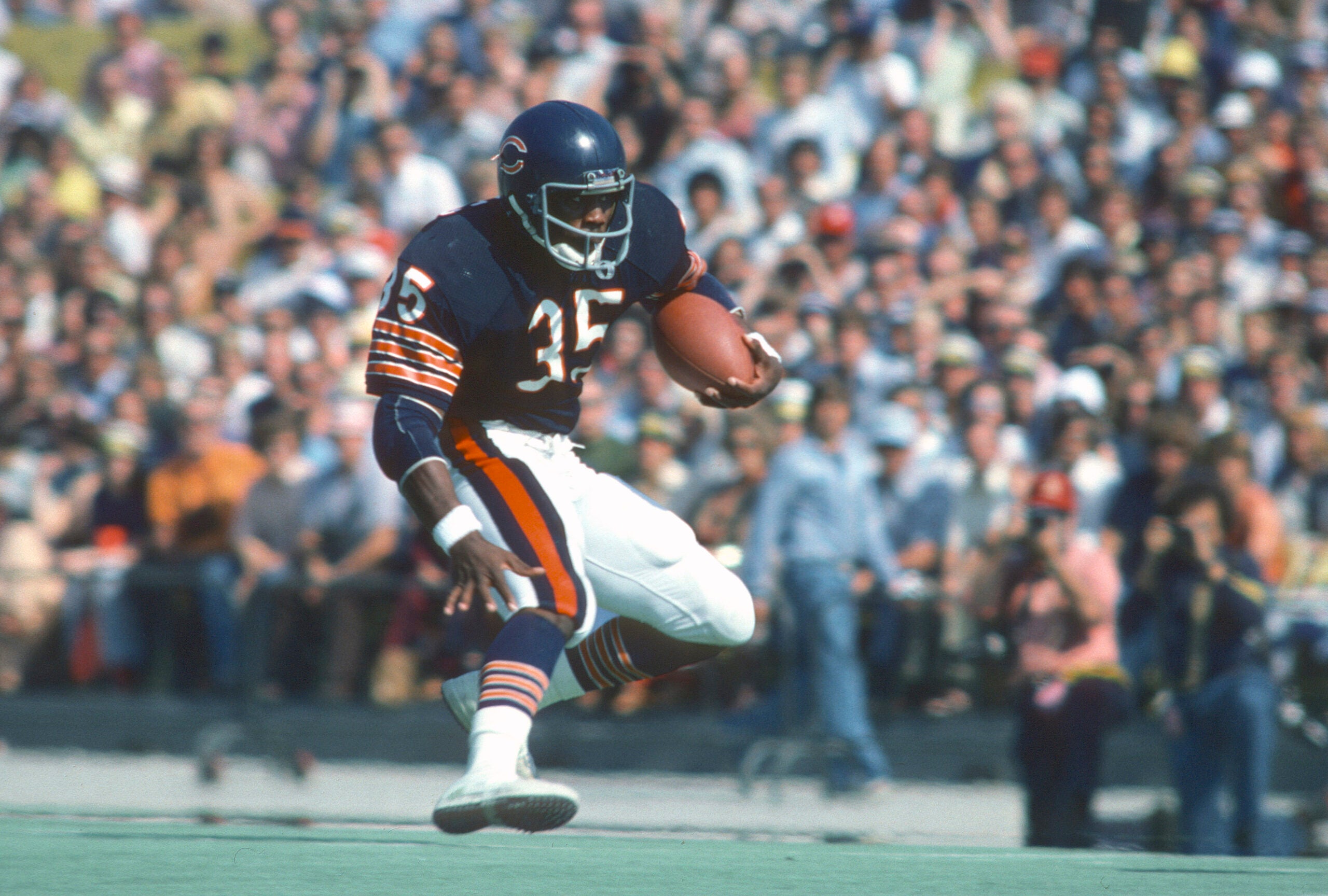 Roland Harper carries the ball for the Chicago Bears at Soldier Field in Chicago in 1977. Harper played for the Bears from 1975-82.