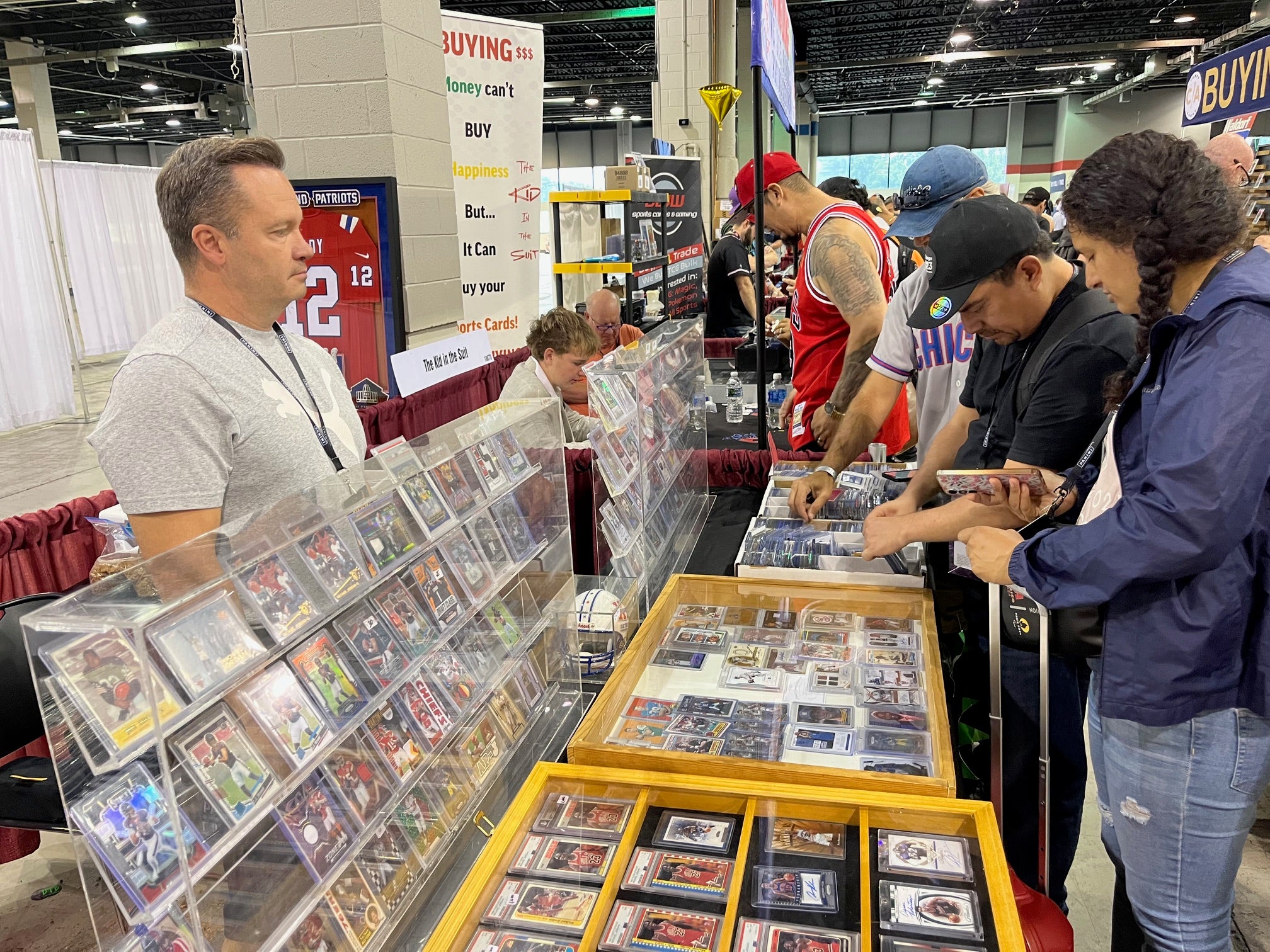 Dealers, collectors celebrate historic show at National Sports