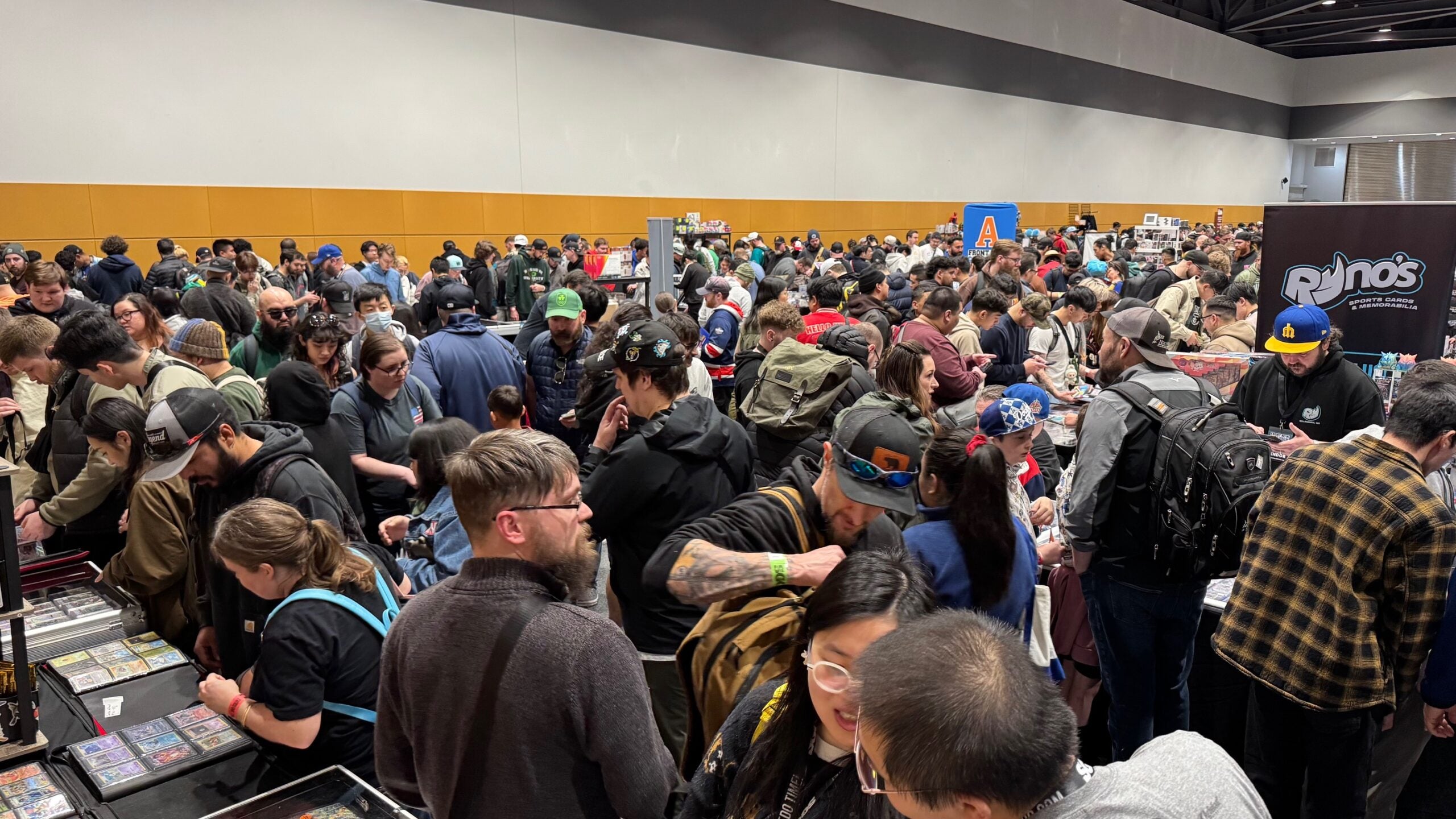 Front Row Card Show attracts big crowds at all of its west coach shows. 