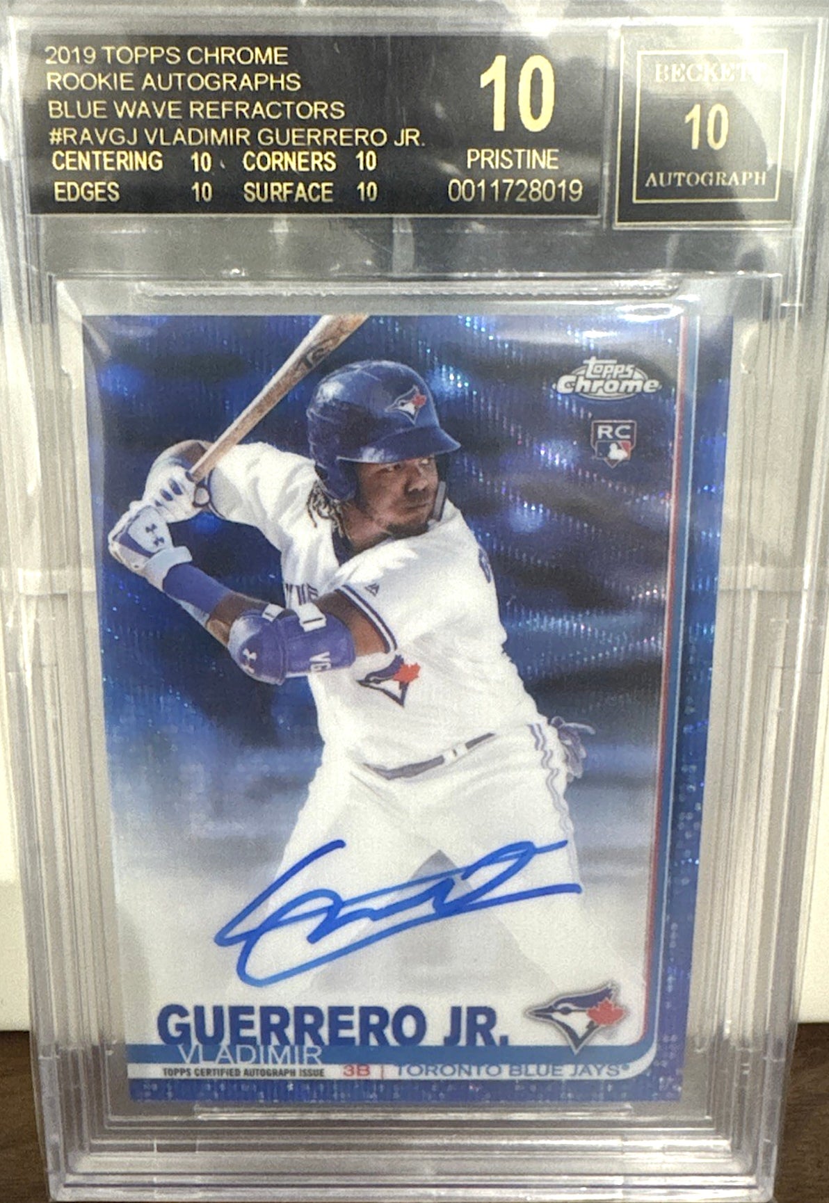 2019 Topps Chrome Rookie Autographs Blue Wave Refractor. 