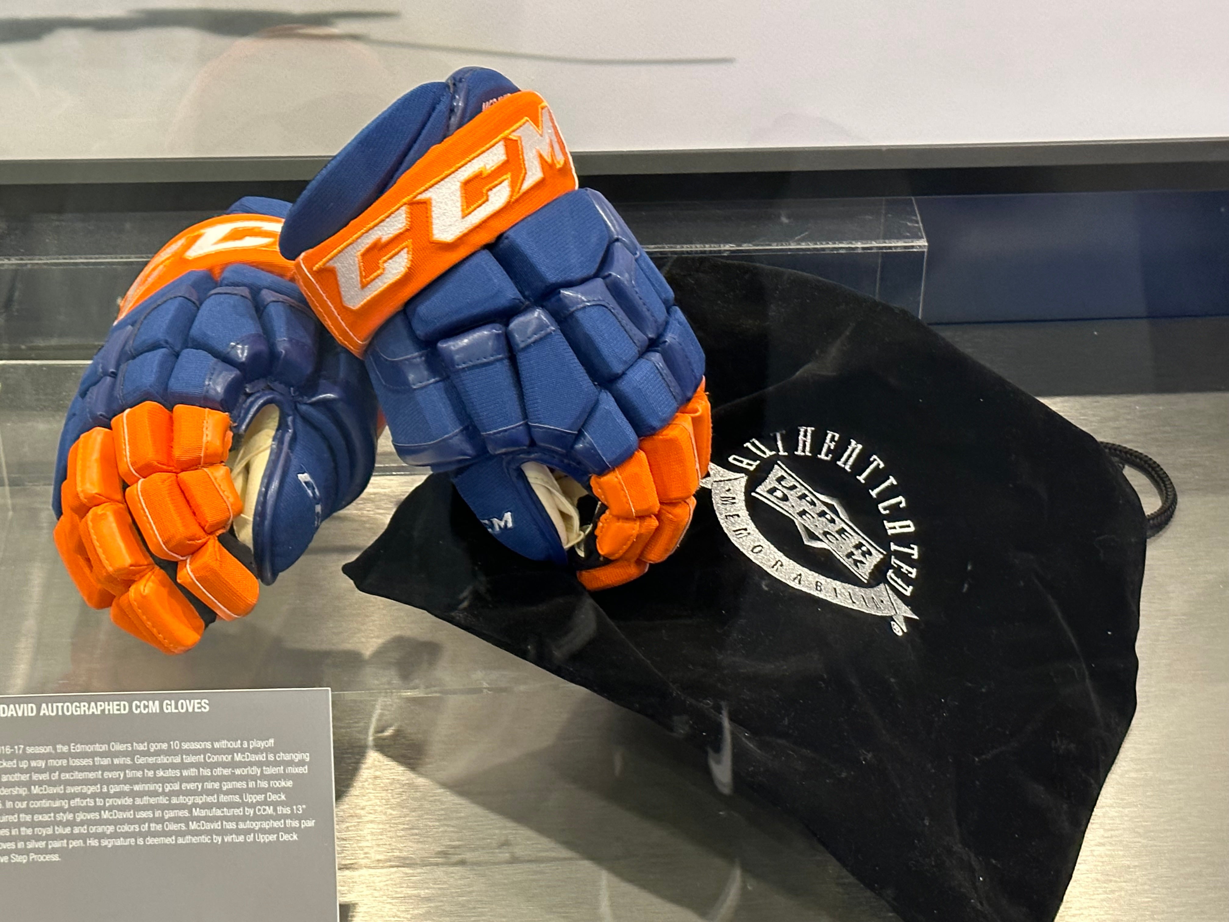 connor-mcdavid-gloves.jpg