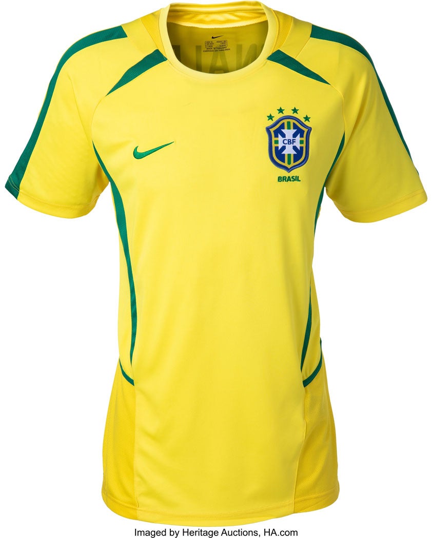 2022-pel--ronaldo-signed-brazil-national-team-jersey-from-the-pel-collection_heritage_auctions.jpg