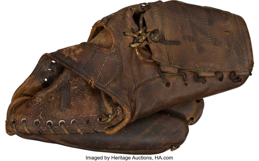 circa-1955-willie-mays-game-used-fielders-glove_heritage_auctions.jpg