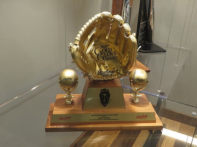 andre_dawson_gold_glove_chicago_cubs_store_wrigley_field_chicago_illinois_.jpg