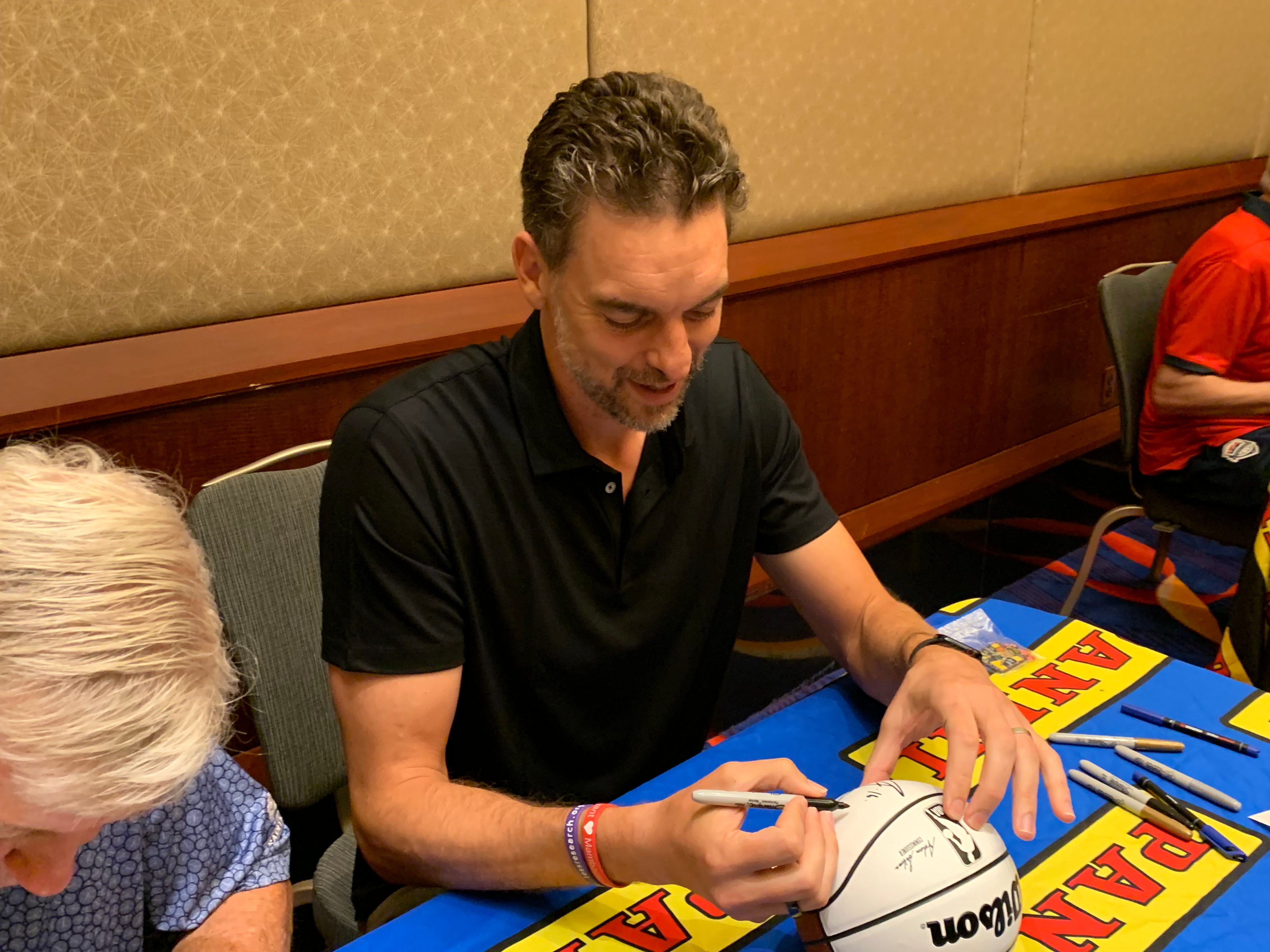 pau-gasol-signing-at-panini-autograph-session.jpg