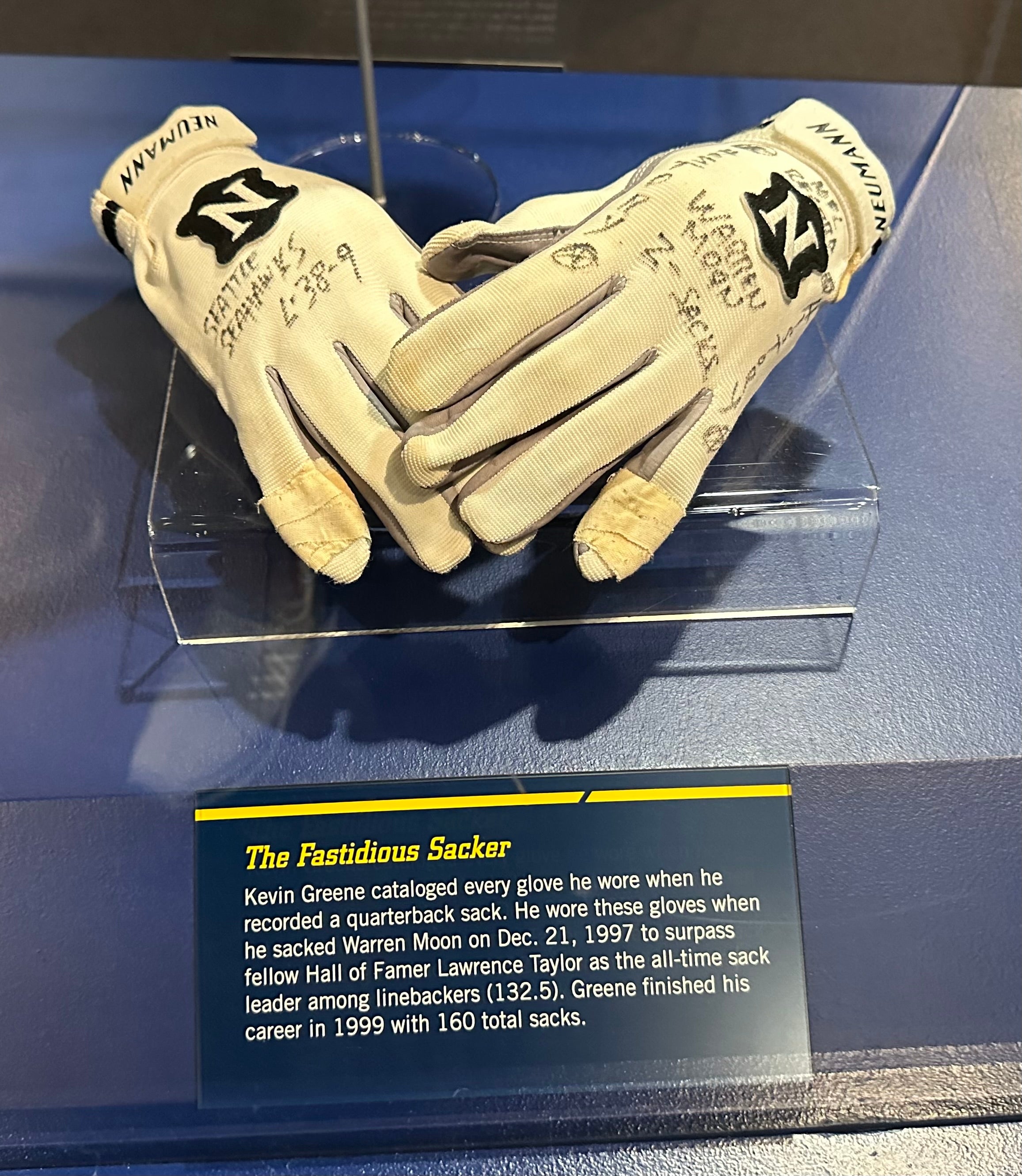 kevin-green-gloves.jpg