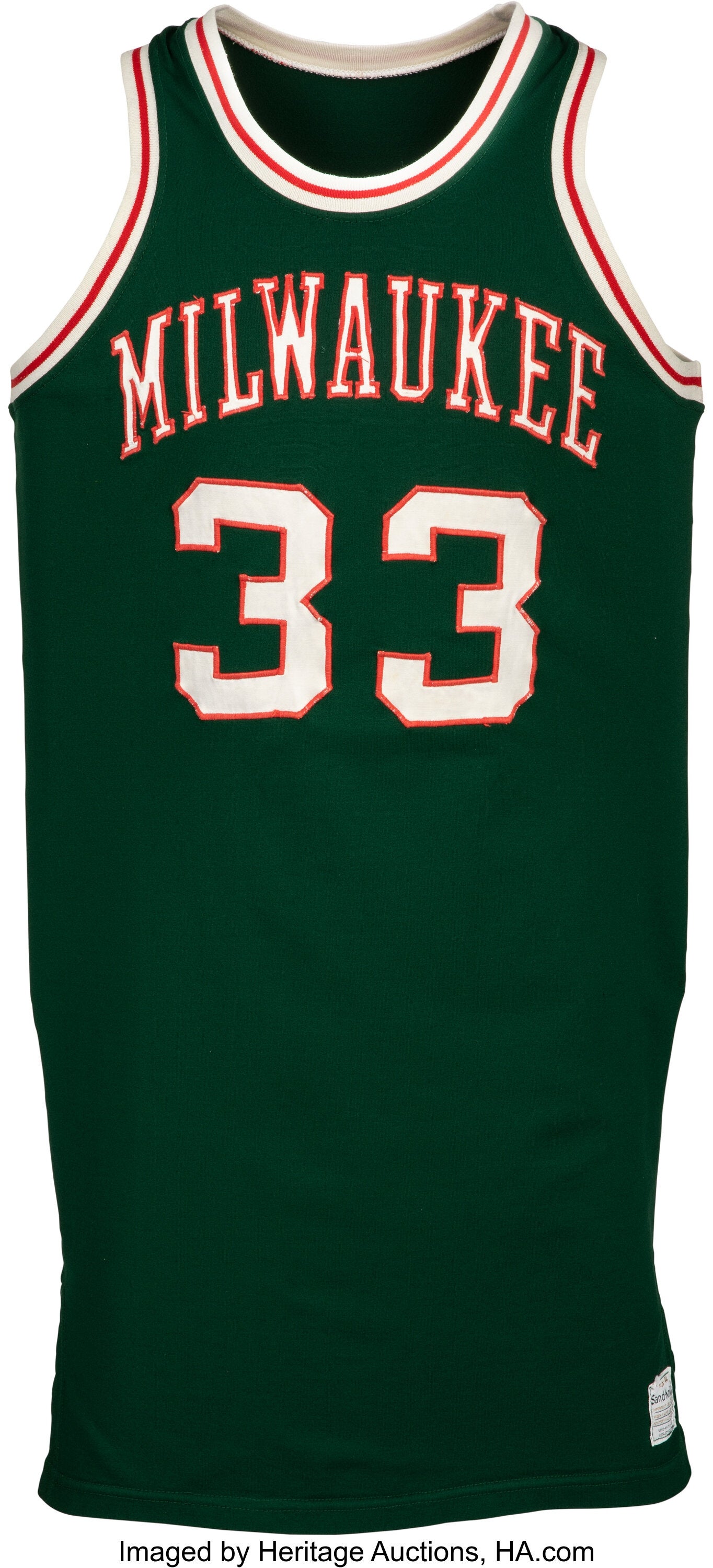 1970-71-lew-alcindor-kareem-abdul-jabbar-game-worn-milwaukee-bucks-rookie-jersey_heritage_auctions.jpg