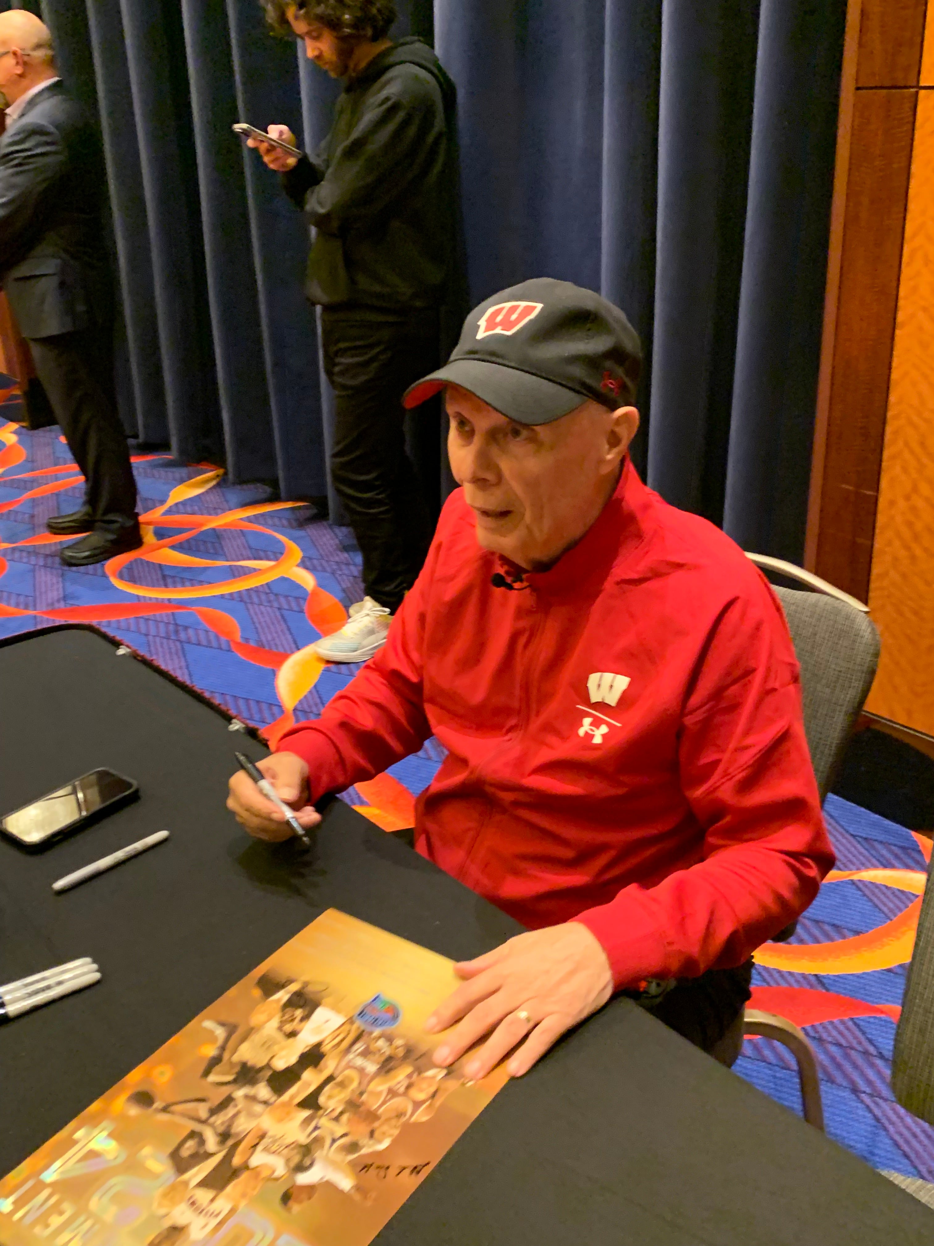 bo-ryan-at-panini-autograph-session.jpg