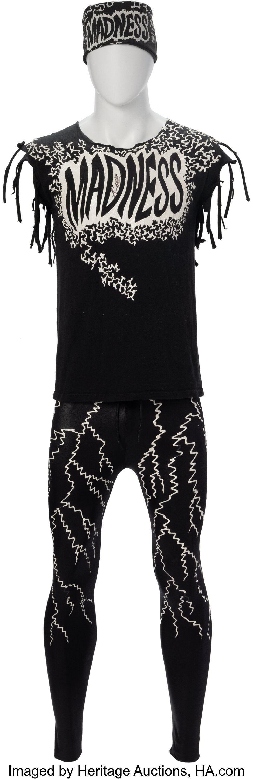 1997-macho-man-randy-savage-nwo-ring-worn--signed-outfit-with-bandana_heritage_auctions.jpg
